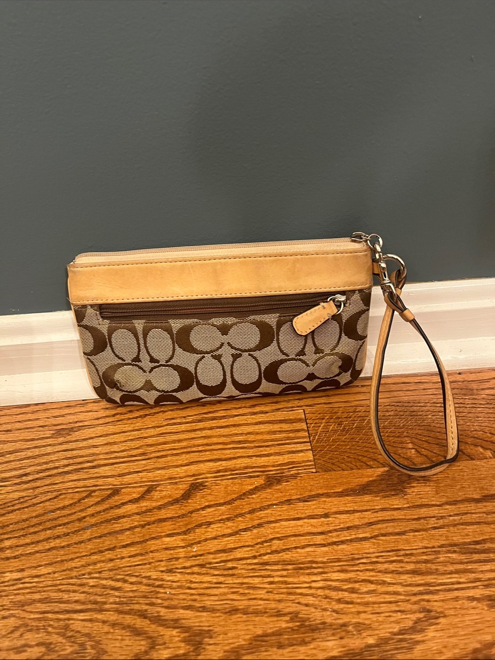 Vintage Y2K Coach signature fabric pleated wristlet with leather trim - Picture 2 of 9